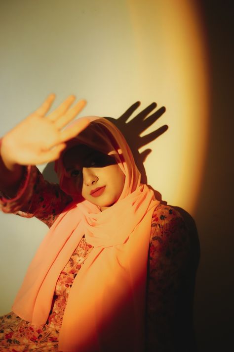 #sunsetlamp #aesthetic #sunset lampportrait #portrait #hijab Portrait Hijab, Lamp Photoshoot, Neon Photography, Sunset Lamp, Aesthetic Sunset, Islamic Girl, Photo Idea, Aesthetic Photo, Self Portrait