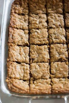 A pan of oatmeal chocolate chip cookie bars cut into squares, ready for serving. Oatmeal Chocolate Chip Cookie Bars, Oatmeal Chocolate Chip Cookie, Oatmeal Cookie Bars, Chocolate Chip Bars, Dessert Bar Recipe, Chocolate Chip Cookie Bars, Oatmeal Chocolate Chip, Oatmeal Chocolate, Bars Cookies