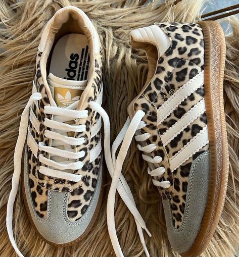 Leopard Adidas, Looks Adidas, Samba Adidas, Cute Adidas, Sneakers Cute, Aesthetic Vogue, Dr Shoes, Basket Style, Shoes Hack