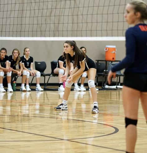 Volleyball Girl Aesthetic, Volleyball Fail, Volleyball Photography, Volleyball Girl, Softball Senior Pictures, Volleyball Setter, Volleyball Photos, Volleyball Practice, Ball Aesthetic