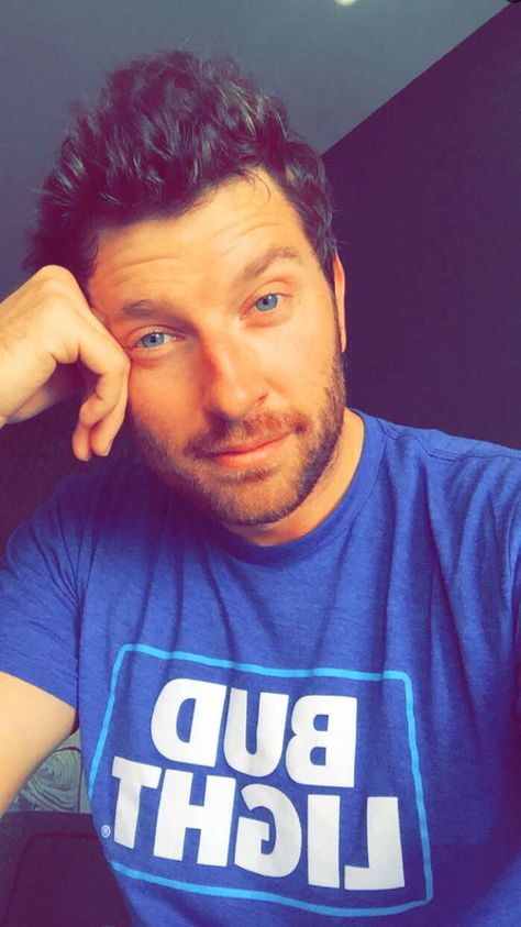 My man Brett Eldredge is the number 1 reason I have snapchat! Male Country Singers, Brett Eldredge, Country Musicians, Pretty Blue Eyes, Dream Husband, Country Music Artists, Country Music Stars, Hey Good Lookin, Country Men