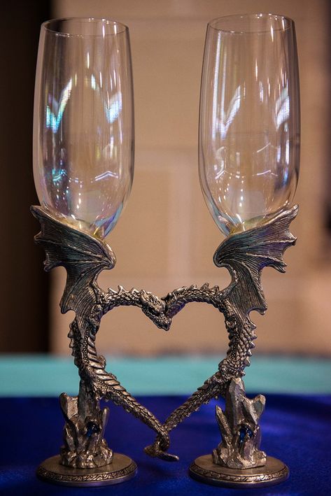 Masquerade wedding as seen on @offbeatbride #wedding #masquerade Ren Faire Wedding, Fantasy Wedding Theme, Medieval Wedding Theme, Gothic Wedding Theme, Lotr Wedding, Witch Wedding, Dark Wedding Theme, Nordic Wedding, Dragon Wedding