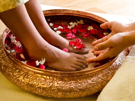 A traditional Indian foot massage, Pada Mardana is a transcendent massage therapy for your tired soles  Duration - 60 mins Comfort Recipes, Rose Petal Bath, Spa Recipes, Massage Envy, Massage Center, Aromatherapy Massage, Hand Massage, Foot Soak, Foot Spa