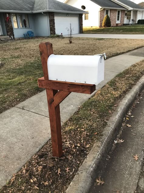 Easy Diy Side Table, Steampunk Candle Holder, Side Table Ideas, Diy Mailbox, Deck Remodel, Pvc Fence, Beach House Rug, New Mailbox, Mailbox Ideas