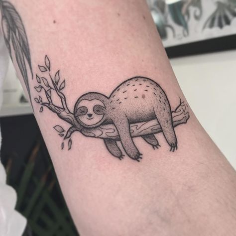 Alchemy Tattoo Studio on Instagram: “Tiny sleepy sloth by Ruby @rubyblk #liveslowdiewhenever Ruby is taking bookings for December- spots filling up fast! Email us to inquire” Sloth Tattoos, Geometric Elephant Tattoo, Sloth Tattoo, Alchemy Tattoo, Tattoo Salon, Leo Tattoos, Tattoo For Son, Mother Tattoos, Boy Tattoos