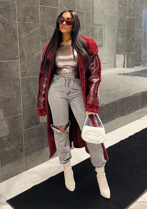 Casual Night Out Outfit Winter Street Style, Holiday Outfits Women Casual, Red Bodysuit Outfit Winter, All Burgundy Outfit, Fur Outfits Women, Boujee Winter Outfits, Birthday Dinner Outfit Winter, Aspen Outfits, Paris Street Style Winter