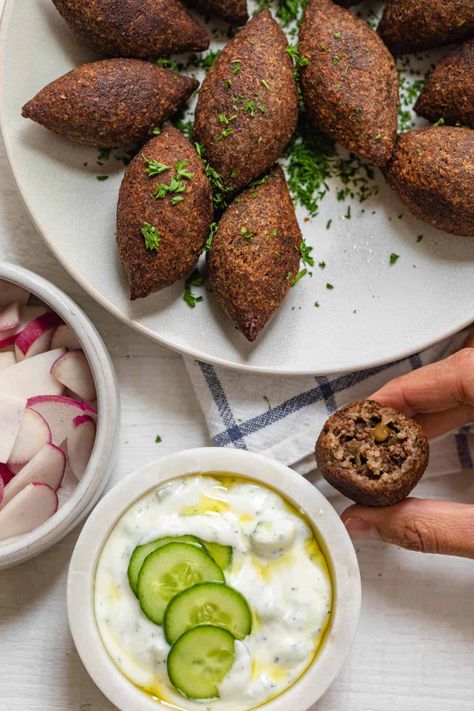 Lebanese Food Photography, Lebanese Appetizers, Vegetable Beef Soup Recipes, Beef Soup Crockpot, Soup Recipes Homemade, Middle Eastern Recipes Arabic Food, Kibbeh Recipe, Easy Vegetable Beef Soup, Arabisk Mad