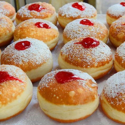 Jelly Donuts Recipe, Jewish Desserts, Hanukkah Desserts, Jelly Doughnuts, Hanukkah Food, Doughnut Recipe, Kosher Recipes, Food Therapy, Jewish Recipes