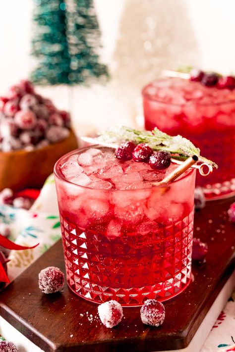 This Sparkling Vodka Cranberry is a quick 4 ingredient cocktail that's served over ice and garnished with sugared cranberries and rosemary! Ready to sip on in 10 minutes or less! Cranberry Rosemary Cocktail Vodka, Cranberry Drink Recipes Alcoholic, Rum And Cranberry Cocktails, Sparkling Cranberry Vodka Punch, Cranberry Pitcher Cocktail, Sparkling Ice Cocktails Vodka, Cran Apple Cocktail, Apple Cranberry Cocktail, Sugared Cranberries For Cocktails