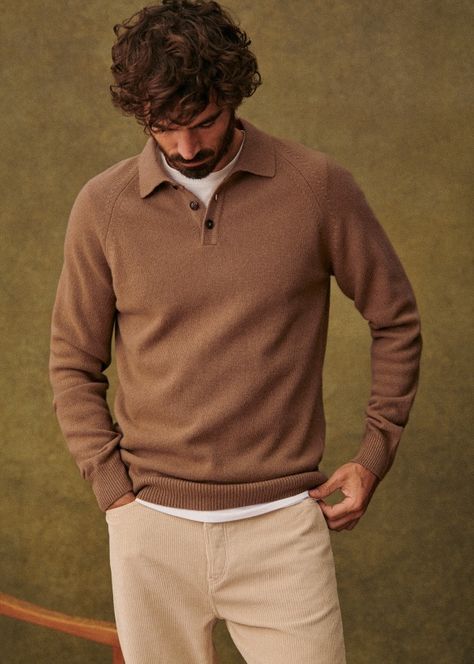 Moreno Sweater - Camel - Recycled wool - Sézane Office Old Money, Camel Outfit, Sweater Outfits Men, Old Money Fashion, Beckham Style, Man Dress, Money Fashion, European Men, Winter Wardrobe Essentials