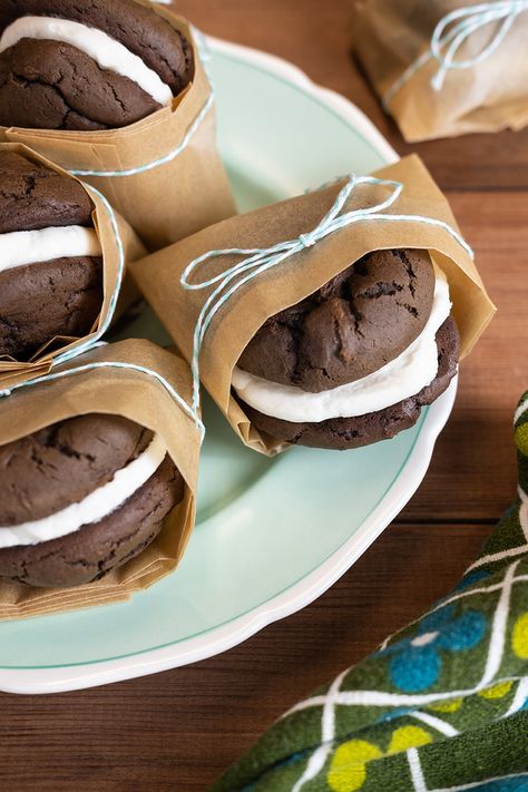 Classic Whoopie Pies, Whoopi’s Pie Recipe, Whoopi’s Pie Filling, Peanut Butter Whoopie Pie Filling, Whoopi’s Pies, Whoopie Pies From Box Cake, Maine Whoopie Pie Recipe, Whoopi Pies, Whoopee Pie