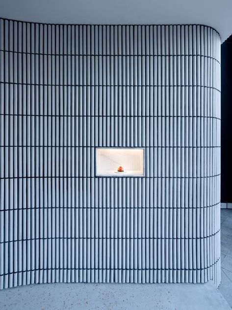 Curved tiled wall guides customers inside Hangzhou's Angelot patisserie Patisserie, Room Divider Screen Ideas, Divider Screen Ideas, Finger Tiles, Store Concept, Chic Room, Stone Blocks, Divider Screen, 카페 인테리어 디자인