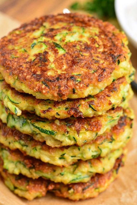 Zucchini Fritters made with fresh zucchini, Parmesan cheese, and a some Mozzarella cheese for an extra cheesy bite. It's pan fried to be crispy in the outside and soft on the inside. #zucchini #zucchinisnack #fritters #appetizer #sidedish #zucchinirecipes Vegan Zucchini Fritters, Fried Zucchini Recipes, Zucchini Patties, Zucchini Fritters Recipe, Zucchini Parmesan, Fresh Zucchini, Easy Zucchini, Zucchini Fritters, Recetas Keto