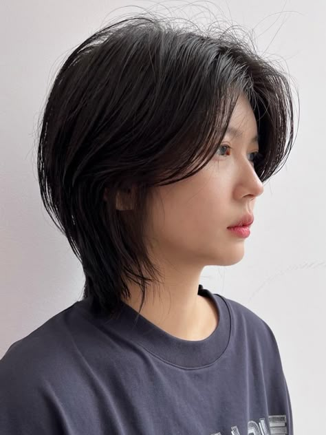 Asian Short Hair Wolfcut, Korean Hair Inspo Short, Korean Short Hair For Square Face, Korean Haircut Short Woman, Short Korean Wolfcut, Short Korean Hairstyle Women, Tomboy Hairstyles Korean, Chinese Short Haircut, Short Hairstyle Korean Women