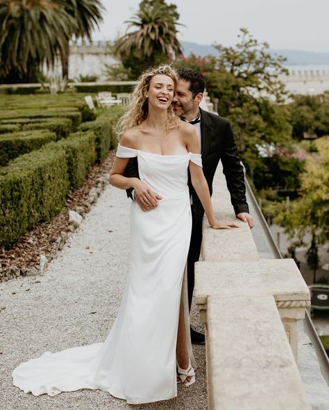 A Perfect Wedding Day on Lake Garda’s Island✨ Isabelle and Daniel chose the breathtaking landscape of Isola del Garda as the perfect backdrop for their special day. Despite less-than-favorable weather, their wedding was pure magic. The talented @csabagyorfi.weddings expertly captured the enchanting charm of Lake Garda, reflecting the couple’s love and happiness in every shot. His artistry ensured that every moment, detail, and emotion was beautifully preserved, adding an extra layer of magic... Lake Garda Italy Wedding, Lake Garda Elopement, Lake Como Wedding Photography, Lake Garda Beach, Maxwell Mansion Lake Geneva Wedding, Lake Garda, Perfect Wedding, Special Day, Wedding Day