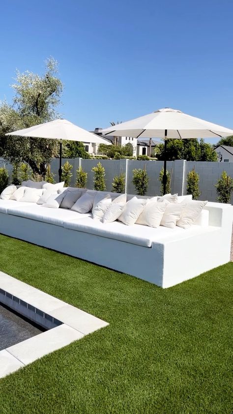 Pool Area Decorating Ideas, Kristen Forgione, Barbacoa Jardin, Built In Daybed, Pool Bed, Garden Day Bed, Pool Cabanas, Making A Decision, Patio Daybed