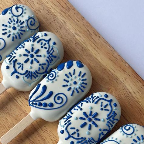 Cake Pops, Elegant Mexican Dessert Table, Fiesta Themed Cake Pops, Mexican Themed Dessert Table, Talavera Cake Ideas, Talavera Wedding Cake, Mexican Sweets Table, Clase Azul Cake, Talavera Quinceanera