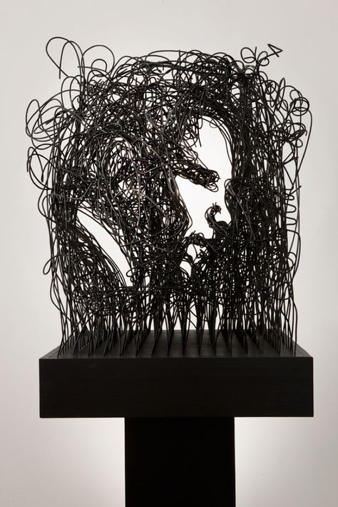 Michael Murphy challenges the boundaries between the second and third dimensions in his art. What appears to be a painting is, in fact, a series of dissect 3d Street Art, Wire Portraits, Pdf Art, Michael Murphy, 3d Portrait, Artsy Ideas, Wire Sculptures, Electric Wire, Sculpture Ceramic