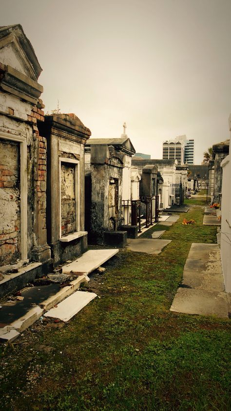 St Louis Cemetery. #2 Nouvelle Orleans, Don't Fear The Reaper, Rv Road Trip, New Orleans French Quarter, Mardi Gras Carnival, Garden District, Southern Gothic, Big Easy, Crescent City