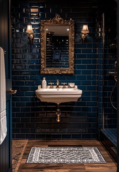 Drømme Bad, Moody Bathroom, Vintage Bathroom Decor, Dark Bathrooms, Dark Home Decor, Casa Vintage, Dark Home, Vintage Bathroom, Dream House Interior