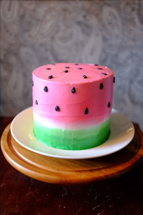 Watermelon cake by Gwen Freas Watermelon Cake Design, Watermelon Cake Birthday, Tropisk Fest, Melon Birthday, Coco Melon, Watermelon Birthday Parties, Watermelon Cake, Zebra Cake, Homemade Birthday Cakes