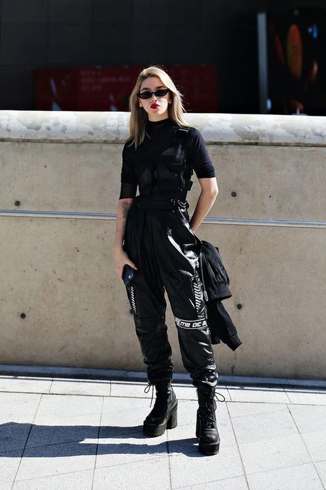 The Harajuku Style I adore – Veiled of Joy Mode Edgy, Stil Emo, Mode Emo, Seoul Fashion Week, Seoul Fashion, Mode Kpop, Mode Ootd, Ținută Casual, Womens Fashion Edgy