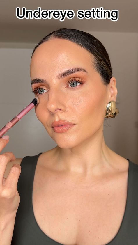 Easy face lift with makeup☝️ If you struggle with placement I hope this will be good visual👀 The products can be applied all at once… | Instagram Manhattan Fashion, Siren Eyes, Eyes Tutorial, Eye Tutorial, Face Lift, Fashion Styles, Manhattan, How To Apply, Makeup