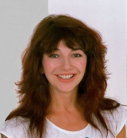 Kate Bush Now, Kate Bush Babooshka, 80s Makeup, Queen Kate, Kate Bush, Alt Girls, Side Bangs, Female Singers, Hair Dos