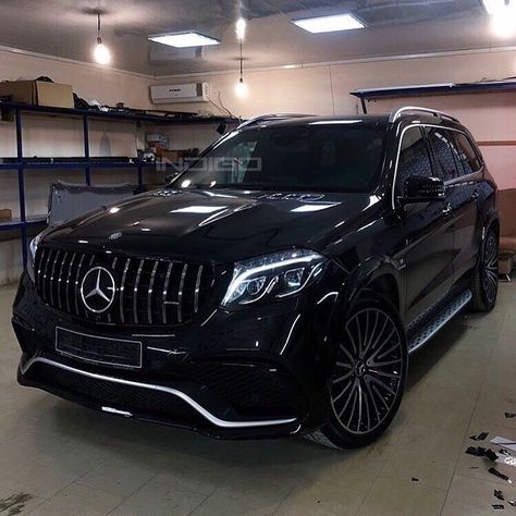 Mobil Off Road, Benz Suv, Mercedes Auto, Black Mercedes, Houseboat Living, Mercedes Suv, مرسيدس بنز, Dream Cars Mercedes, Range Rovers