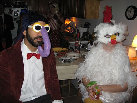 Gonzo and his hen Gonzo Halloween Costume, Gonzo Costume, Muppet Costumes, Muppets Party, Fozzie Bear, Bear Costume, Dapper Day, Halloween Costumes For Couples, Costumes Ideas