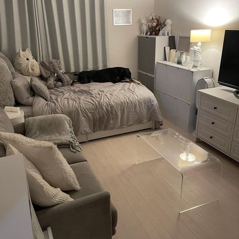 Room Redesign, Small Room Design, Redecorate Bedroom, Cozy Room Decor, Minimalist Room, Room Design Bedroom, Dream Room Inspiration, Room Makeover Bedroom, Room Makeover Inspiration