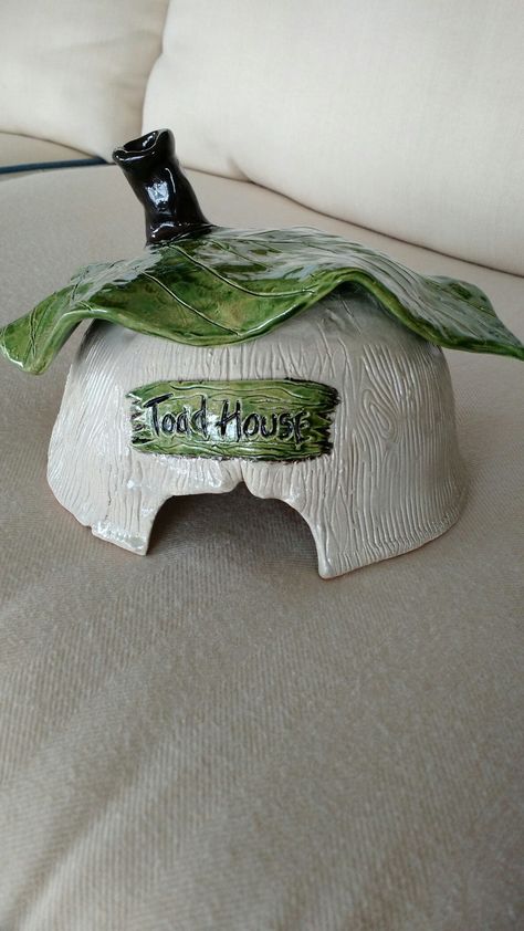 Toad House Ceramic Toad Houses For The Garden, Pottery Toad House, Ceramic Toad House, Toad Houses For The Garden, Diy Toad House, Frog Hotel, Toad Abode, Reptile Crafts, Garden Ceramics