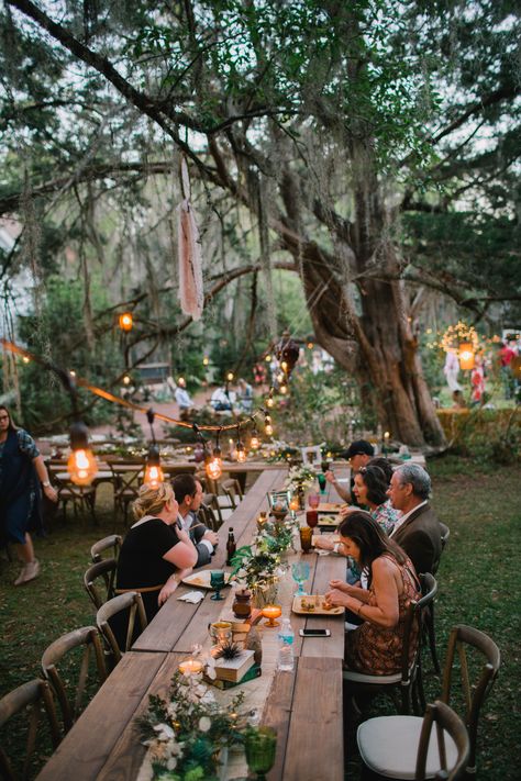 Outdoor Casual Reception in the Park with Boho Details Casual Backyard Wedding, Couples Shower Themes, Casual Reception, Casual Wedding Reception, Backyard Wedding Reception, Wedding Reception Outfit, Wedding Backyard Reception, Couples Bridal Shower, Wedding Reception Ideas