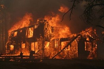 the house on Auburn Street is burning to the ground... there is no stopping it now :( Proinsias Cassidy, Burning House, Ju Jitsu, Derek Hale, I'm With The Band, House Fire, Lungs, The Roof, On Fire