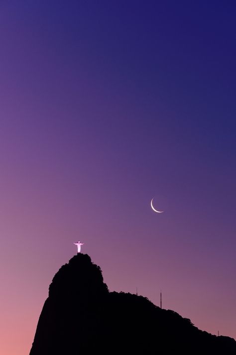 Open Bible, Christ The Redeemer, Image Cover, Brazil Travel, Jesus Is Life, Beautiful Moon, Jesus Pictures, Places Around The World, Wonderful Places