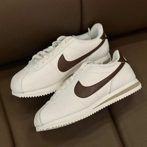 Mens Smart Casual Outfits, Fall Sneakers, All Nike Shoes, Minimalist Shoes, Fresh Shoes, Aesthetic Shoes, Mode Inspo, Nike Cortez, Leather Shoes Men