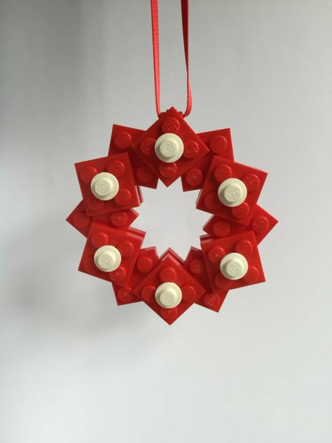 Diy Lego Christmas Decorations, Blocks Center, Lego Christmas Ornaments, Lego Ornaments, Lego Diy Crafts, Christmas Presents For Teachers, Christmas Lego, Lego Christmas Tree, Lego Play