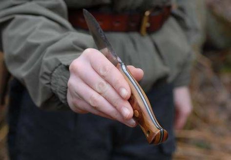 How to pass a bushcraft knife to another person. Proper knife education for kids. #bushcraftwoodworking Bushcraft Projects, Bushcraft Tools, Knife Safety, Farmers Life, Homestead Skills, Catch 22, Tactical Pocket Knife, Bushcraft Knife, Knife Skill