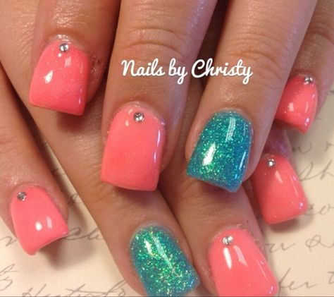 Coral, teal, glitter. Fabulous! Coral And Teal, Peach Nails, Coral Nails, Mermaid Nails, Vacation Nails, Super Nails, Bride Nails, Nails Summer, Short Hairstyle