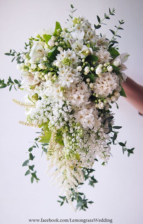 Bridal Bouquet Cascade Greenery, Wedding Jasmine Flower, Snowdrop Wedding Bouquet, Cascading Wedding Bouquets Greenery, Jasmine Flower Wedding Bouquets, Bridal Bouquet Waterfall, Bouquet Wedding Long, Wedding Bouquets Drooping, White Waterfall Bouquet