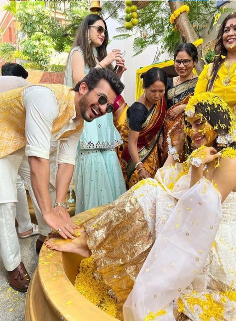 Moni Roy Wedding, Group Photoshoot Ideas, Groom Haldi, Brother Sister Poses, Haldi Photos, Haldi Decorations, Haldi Photoshoot, Moni Roy, Mouny Roy