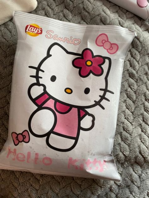 Hello Kitty Chip Bag, Blindbag Ideas, Sanrio Birthday, Hello Kitty Birthday Theme, Hello Kitty Theme Party, Party Candy Bags, Shopkins Toys, Hello Kitty Birthday Party, Sleepover Birthday Parties