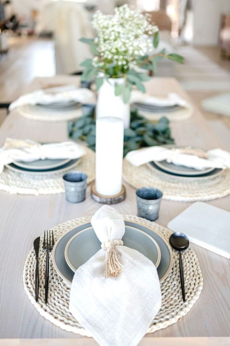 Combine light tones with a subtle pop of color and some greenery for the most dreamy table setting! Get ready for winter entertaining with beautiful dinnerware, cutlery, table linens, serving dishes and more from our collection! Creative Tablescapes, Place Settings Everyday, Dining Table Place Settings, Table Settings Everyday, Dinner Party Table Settings, Rustic Table Setting, Modern Table Setting, Black Flatware, Beaded Napkin Rings