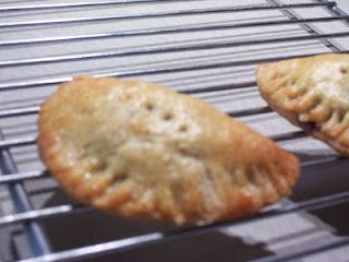 Pear & Bacon Empanadas with Gorgonzola Cream...yummy! Bacon Empanadas Recipe, Kitchen Ingredients, Empanadas Recipe, Eat To Live, Pastry Dough, Party Food, Baked Goods, Food To Make, Muse