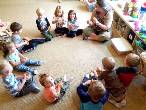 Circle Time is a common part of the preschool routine. The purpose of Circle Time is to welcome the children, introduce the topic of the day and build a sense of community.   Welcome Children MUSIC: Play the Circle Time Song included in your Welcome Gift bag.GATHER: Sit together on a rug, blanket or in the same special place in … Preschool Routine, Montessori Activities Preschool, Time Centers, Children Music, Weather Books, Circle Time Songs, Preschool Circle Time, Social Emotional Skills, Music And Movement