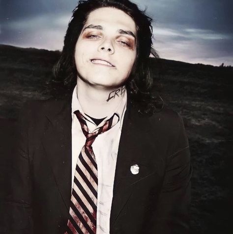 Gerald Way, Emo Teen, Mcr Memes, I Love Mcr, Mikey Way, Emo Guys, Pierce The Veil, Emo Bands, Gerard Way