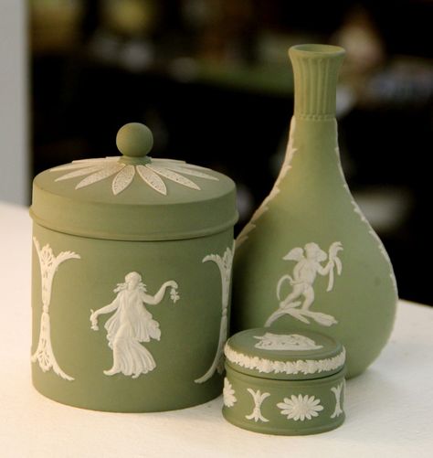 Green Wedgewood Jasperware Jasperware Wedgewood, Wedgewood Jasperware, Wedgwood Pottery, Wedgwood Jasperware, English Decor, Wedgwood Blue, Green Jasper, Green Vase, Tea Caddy