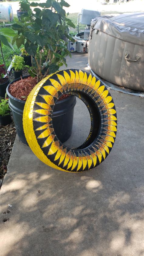 Sunflower tire planter Painted Tires, Tire Craft, Tire Garden, Tire Planters, Tire Art, Stone Oven, Garden Crafts Diy, Sunflower Garden, Garden Deco