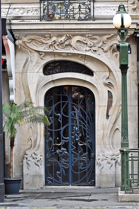 Art Nouveau Arquitectura, Paris Buildings, Architecture Art Nouveau, Design Art Nouveau, Nouveau Architecture, Art Nouveau Architecture, Cool Doors, Art Nouveau Design, Old Doors