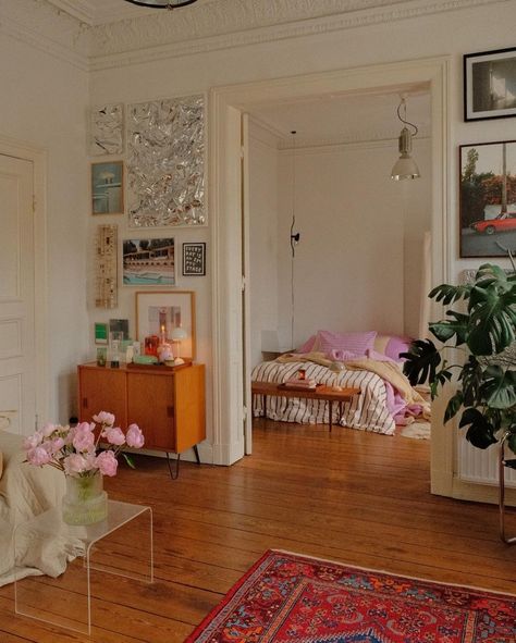 Casa Vintage, Apartment Decor Inspiration, Apartment Inspiration, Room Inspiration Bedroom, Apartment Room, Dream Rooms, Aesthetic Bedroom, Dream House Decor, Room Aesthetic